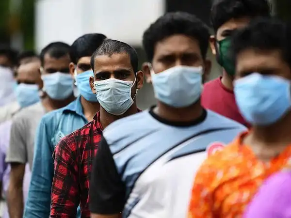 বাংলাদেশে মানুষ মাস্ক পরে করোনাভাইরাস প্রতিরোধে সচেতন।. Channel i News - চ্যানেল আই নিউজ