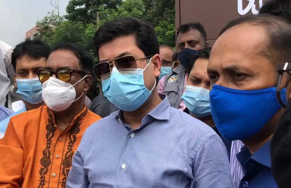 মেয়র তাপসসহ অন্যান্য কর্মকর্তারা জলাবদ্ধতা নিরসনে আলোচনা করছেন. Channel i News - চ্যানেল আই নিউজ