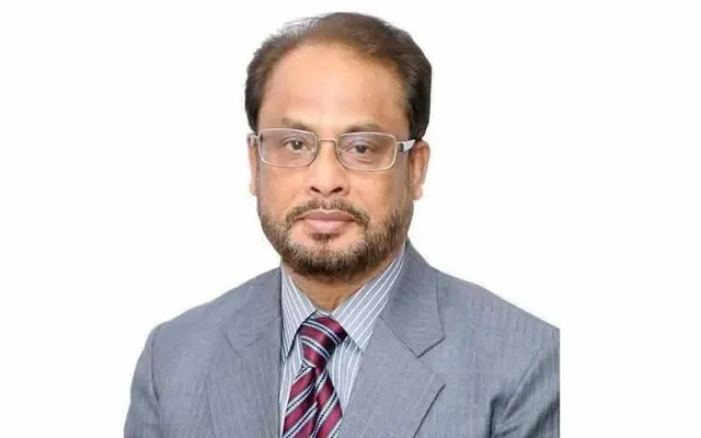 বিশ্লেষক ব্যক্তির ছবি, পরিপাটি পোশাক ও চশমা পরা. Channel i News - চ্যানেল আই নিউজ