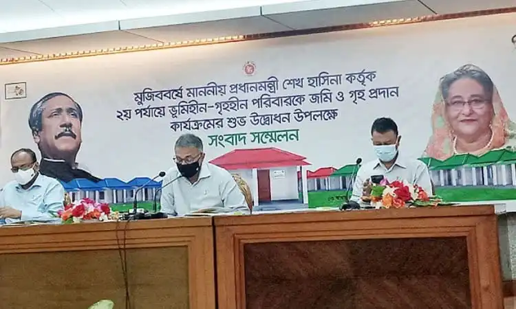 প্রধানমন্ত্রীর মুখ্য সচিবের উপস্থিতিতে গণটিকা কার্যক্রমের উদ্বোধন. Channel i News - চ্যানেল আই নিউজ