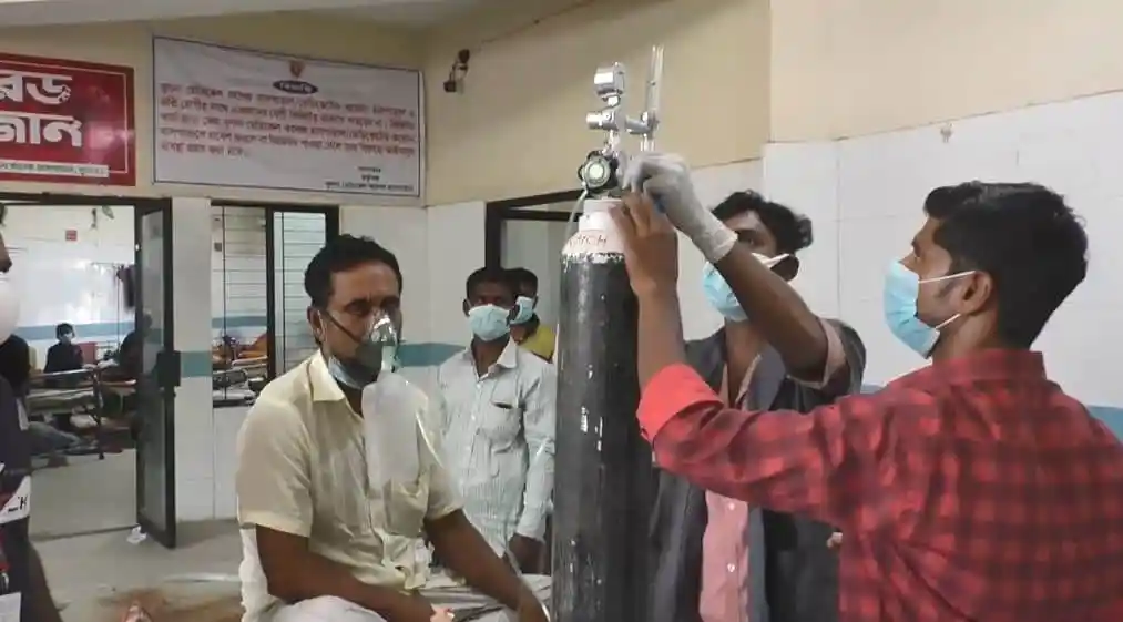খুলনা করোনা হাসপাতালে অক্সিজেন সিলিন্ডার পরীক্ষা চলছে. Channel i News - চ্যানেল আই নিউজ