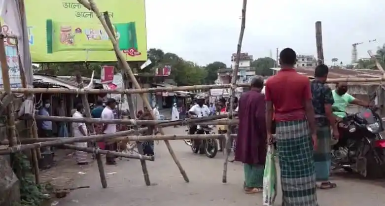 মাদারীপুরে লকডাউন বাস্তবায়নে কঠোর প্রশাসন, জনসমাগম নিয়ন্ত্রণ. Channel i News - চ্যানেল আই নিউজ