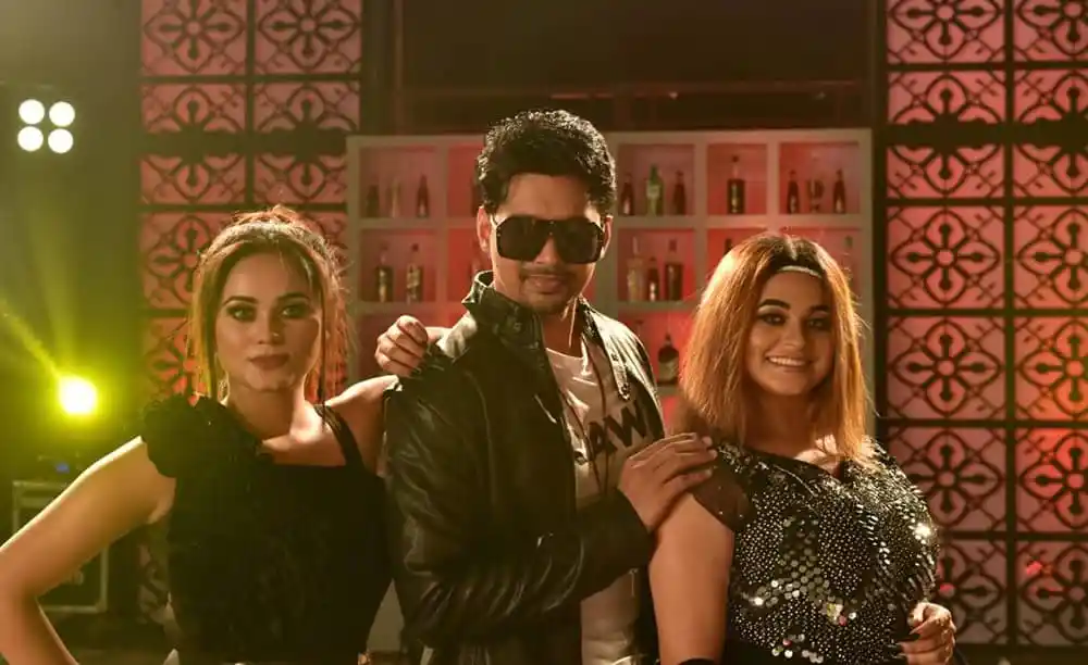 দুই বোন ও আসিফ ইমরোজের সঙ্গে একটি গান ভিডিও শুটিং. Channel i News - চ্যানেল আই নিউজ