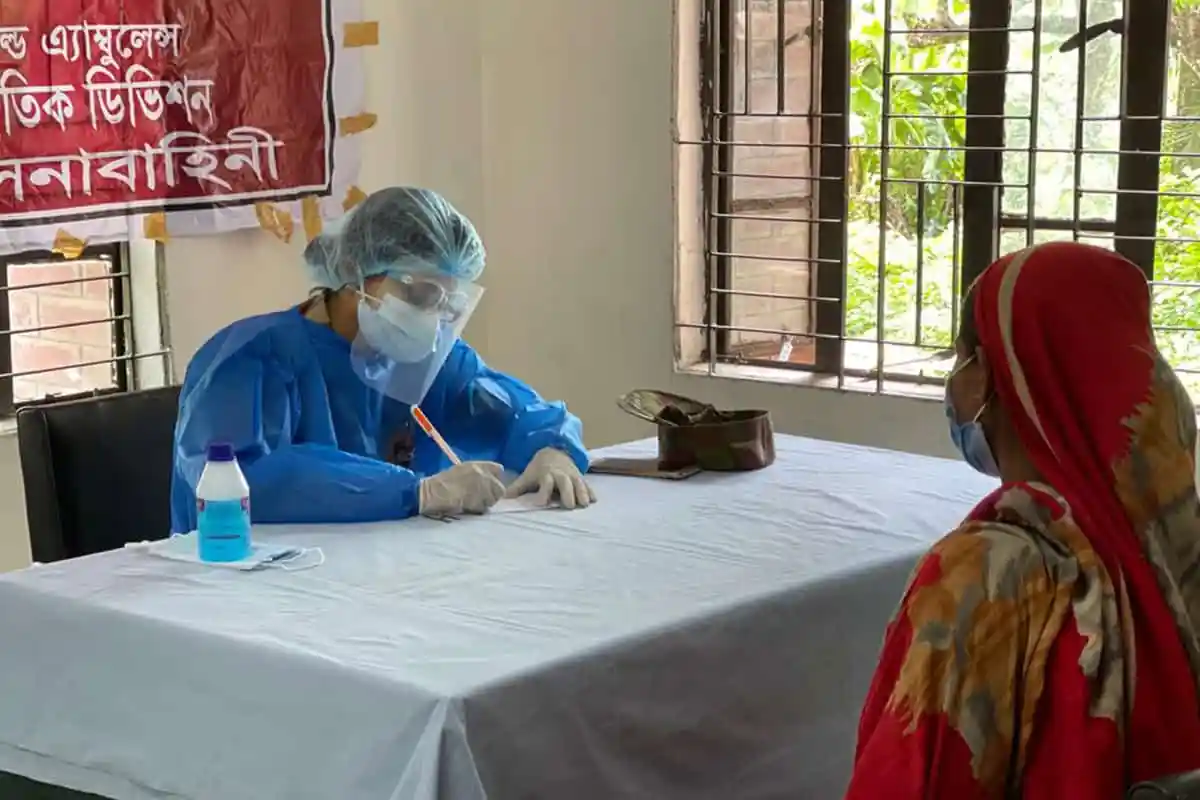 সেনাবাহিনী দ্বারা বিনামূল্যে চিকিৎসা ও ওষুধ বিতরণ. Channel i News - চ্যানেল আই নিউজ
