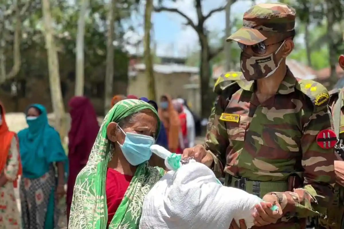 সেনাবাহিনী দ্বারা বিনামূল্যে চিকিৎসা ও ওষুধ বিতরণ. Channel i News - চ্যানেল আই নিউজ