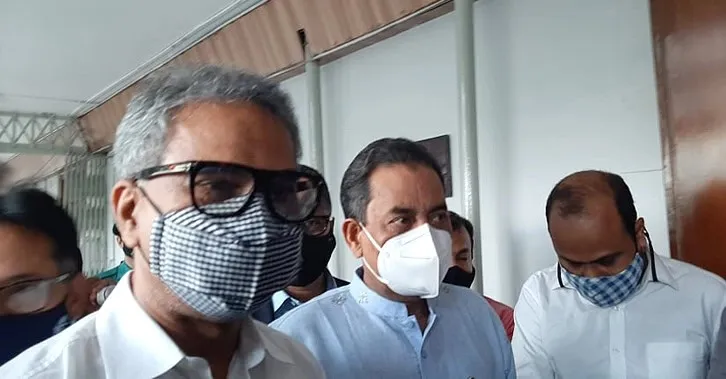 নেতারা কারখানা খোলা নিয়ে আলোচনা করছেন, সবাই মাস্ক পরেছেন. Channel i News - চ্যানেল আই নিউজ