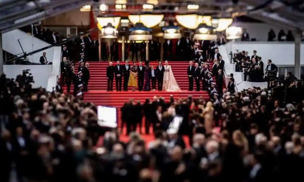 বিশেষ অনুষ্ঠানে অতিথিদের সমাগম ও রেড কার্পেটের দৃশ্য. Channel i News - চ্যানেল আই নিউজ
