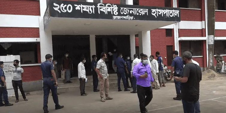করোনা পরীক্ষা করতে আসা মানুষের দীর্ঘ লাইন, হাসপাতালে ভিড়।. Channel i News - চ্যানেল আই নিউজ
