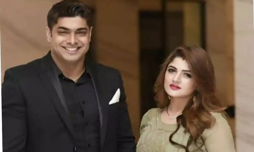 শ্রাবন্তী ও রোশান আদালতে উপস্থিত, ছবি তোলা হয়েছে. Channel i News - চ্যানেল আই নিউজ