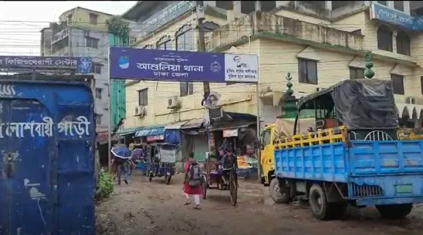 ঢাকার রাস্তায় যানবাহন ও পথচারীদের ভিড়, ব্যস্ত শহর. Channel i News - চ্যানেল আই নিউজ