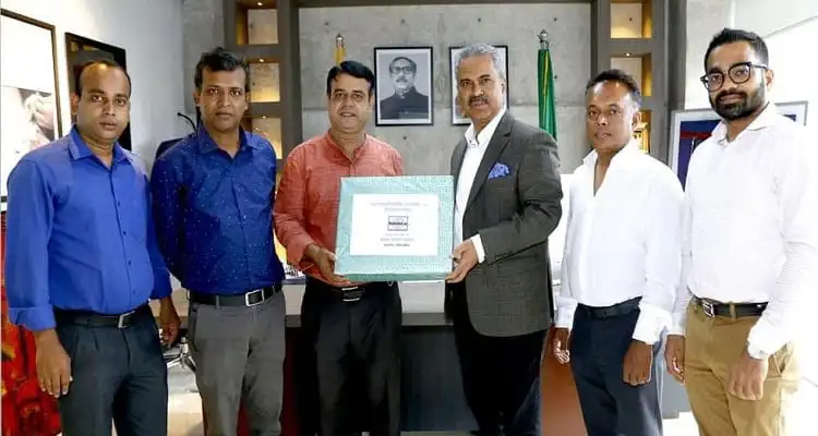 বিজিএমইএ’র পক্ষ থেকে গণমাধ্যমকর্মীদের জন্য মাস্ক বিতরণ অনুষ্ঠান. Channel i News - চ্যানেল আই নিউজ