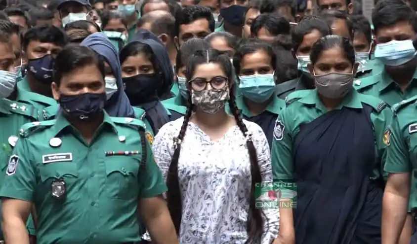 পরীমনি রিমান্ডে থাকাকালে পুলিশ ও সাংবাদিকদের সঙ্গে দেখা করছেন. Channel i News - চ্যানেল আই নিউজ
