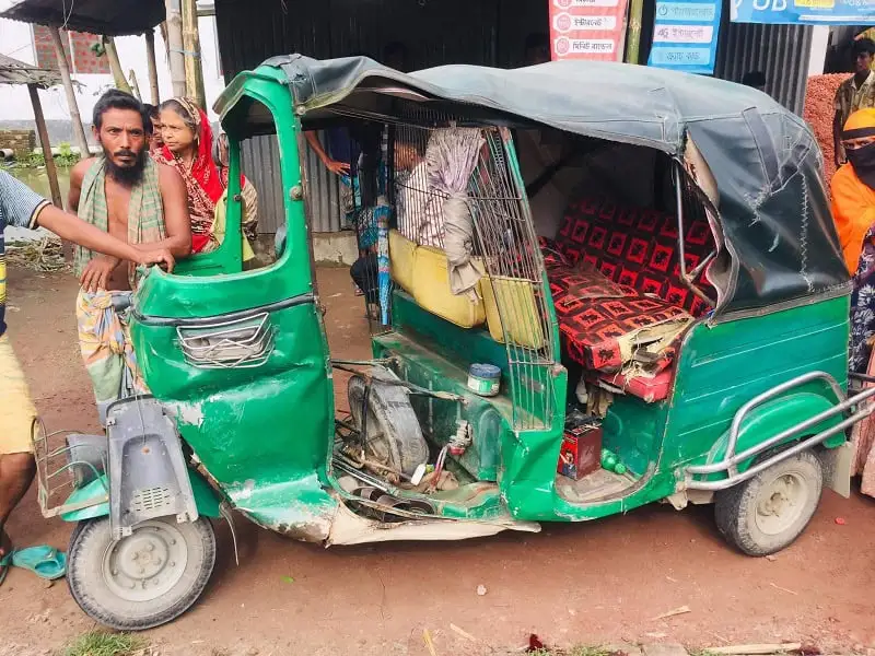 টাঙ্গাইলের সড়কে সিএনজি চালকের মৃত্যু, ক্ষতিগ্রস্ত অটোরিকশা. Channel i News - চ্যানেল আই নিউজ