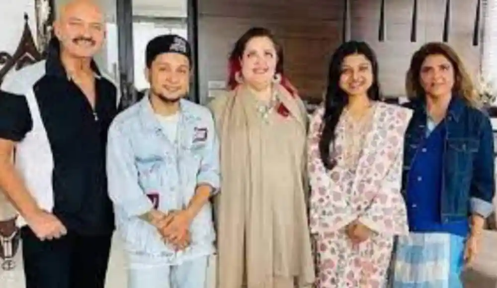 প্রস্তুত ইন্ডিয়ান আইডল প্রতিযোগীদের সঙ্গে হৃত্বিকের পরিবারের সদস্যরা. Channel i News - চ্যানেল আই নিউজ