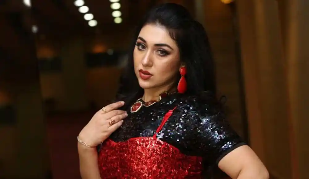 অপু পেশাদার শিল্পী, কাজ করতে আগ্রহী, সুন্দর সাজে সেজে ছবি. Channel i News - চ্যানেল আই নিউজ