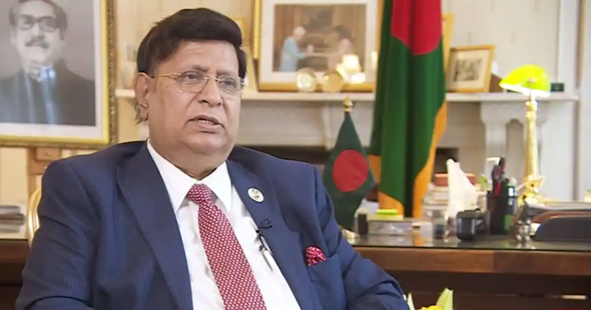 বাংলাদেশের একজন সরকারী কর্মকর্তা সাক্ষাৎকার দিচ্ছেন. Channel i News - চ্যানেল আই নিউজ