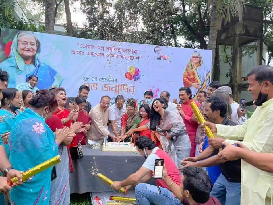 প্রধানমন্ত্রীর জন্মদিন উদযাপন, কেক কাটা ও আনন্দের মুহূর্ত. Channel i News - চ্যানেল আই নিউজ