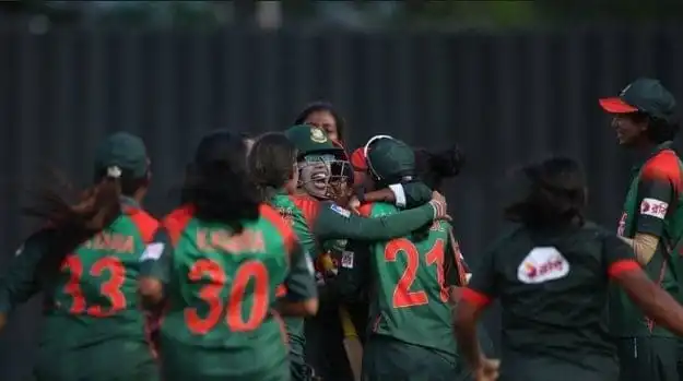 বাংলাদেশ নারী ক্রিকেট দলের খেলোয়াড়রা উল্লাসে মেতে উঠেছে. Channel i News - চ্যানেল আই নিউজ
