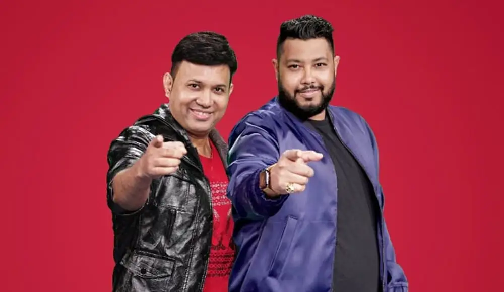 প্রতীক হাসান ও ইবরার টিপু হাসিমুখে পোজ দিচ্ছেন. Channel i News - চ্যানেল আই নিউজ