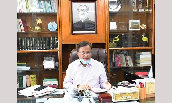 তথ্যমন্ত্রীর অফিসে বসে সংবাদ সম্মেলন করছেন।. Channel i News - চ্যানেল আই নিউজ
