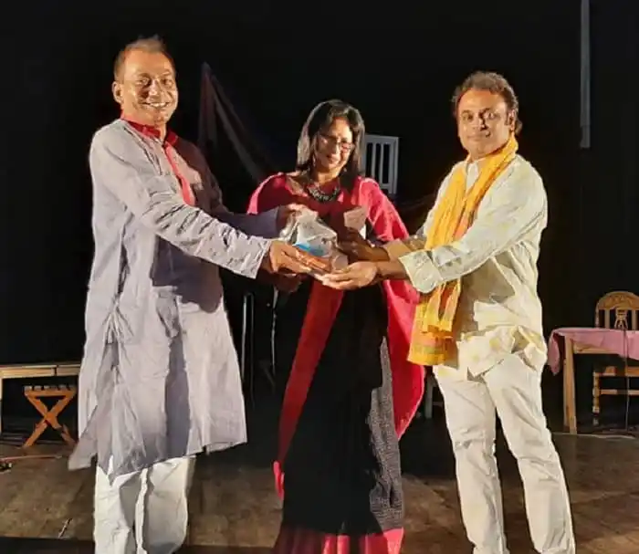 অভিনেতা ও অভিনেত্রীদের মধ্যে পুরস্কার বিতরণ অনুষ্ঠান. Channel i News - চ্যানেল আই নিউজ