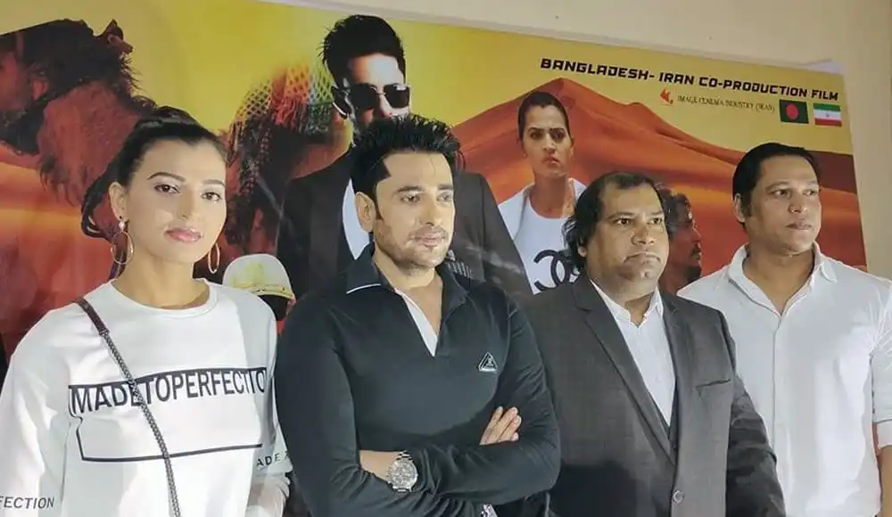 শত কোটি টাকার ‘দিন দ্য ডে’ সিনেমার মুক্তির ঘোষণা অনুষ্ঠানে উপস্থিত শিল্পীরা. Channel i News - চ্যানেল আই নিউজ
