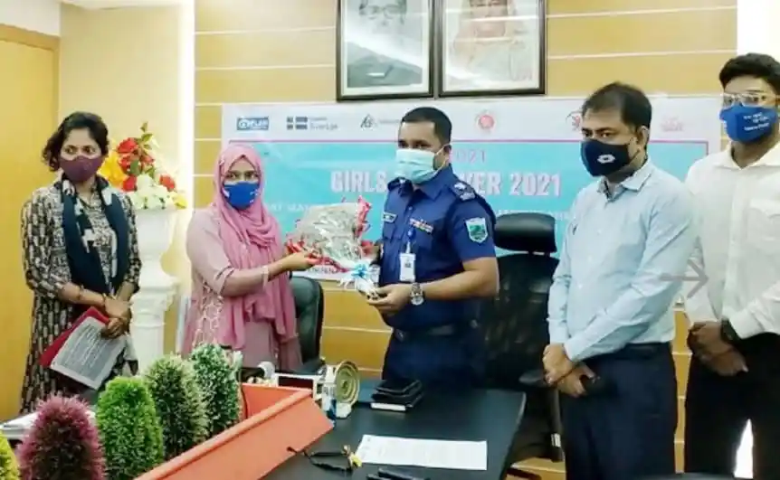 পুলিশ সুপার অষ্টম শ্রেণির ছাত্রী নুসরাতের প্রতীকী পুলিশি দায়িত্ব গ্রহণ. Channel i News - চ্যানেল আই নিউজ