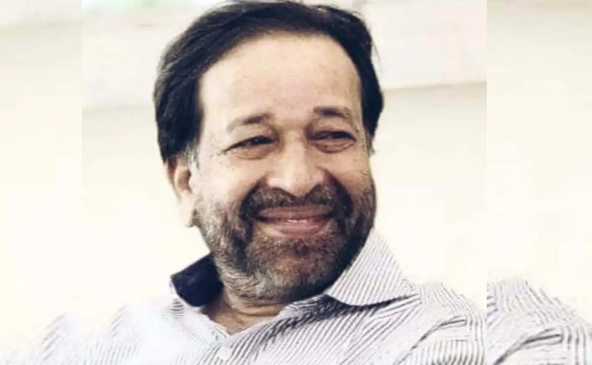 নাট্যকার ও অভিনেতা কায়েস চৌধুরীর হাস্যোজ্জ্বল ছবি. Channel i News - চ্যানেল আই নিউজ