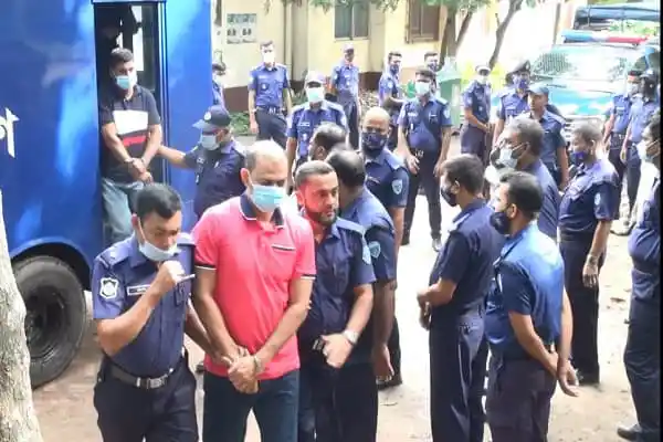 মেজর সিনহা হত্যা মামলার সাক্ষ্যগ্রহণের জন্য আদালত প্রাঙ্গণে আসামির উপস্থিতি. Channel i News - চ্যানেল আই নিউজ