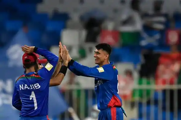 বাংলাদেশ ক্রিকেটাররা মাঠে একে অপরকে শুভেচ্ছা জানাচ্ছে. Channel i News - চ্যানেল আই নিউজ