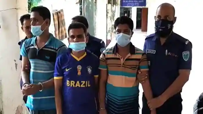 রোহিঙ্গা যুবকদের রিমান্ডে নেওয়া, পুলিশি হেফাজতে. Channel i News - চ্যানেল আই নিউজ