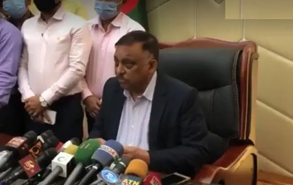 বাংলাদেশের একজন নেতা সংবাদ সম্মেলনে বক্তব্য দিচ্ছেন. Channel i News - চ্যানেল আই নিউজ