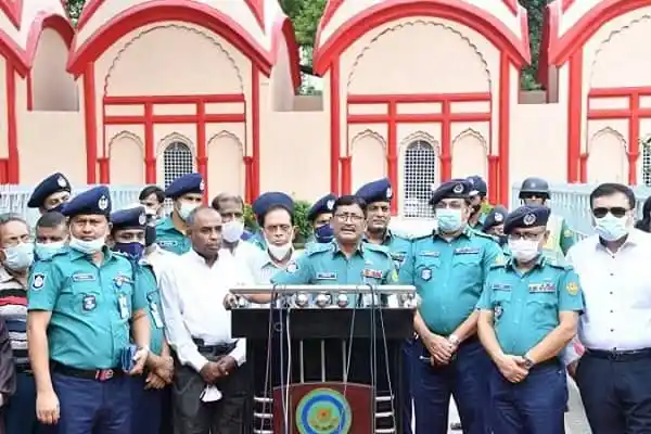 ঢাকা মহানগর পুলিশের নিরাপত্তা ব্যবস্থা ও কর্মকর্তাদের উপস্থিতি।. Channel i News - চ্যানেল আই নিউজ