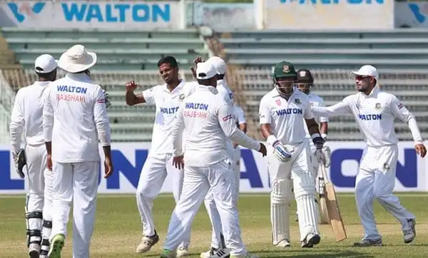 বাংলাদেশ ক্রিকেট দলের খেলোয়াড়রা মাঠে উল্লাস করছে।. Channel i News - চ্যানেল আই নিউজ