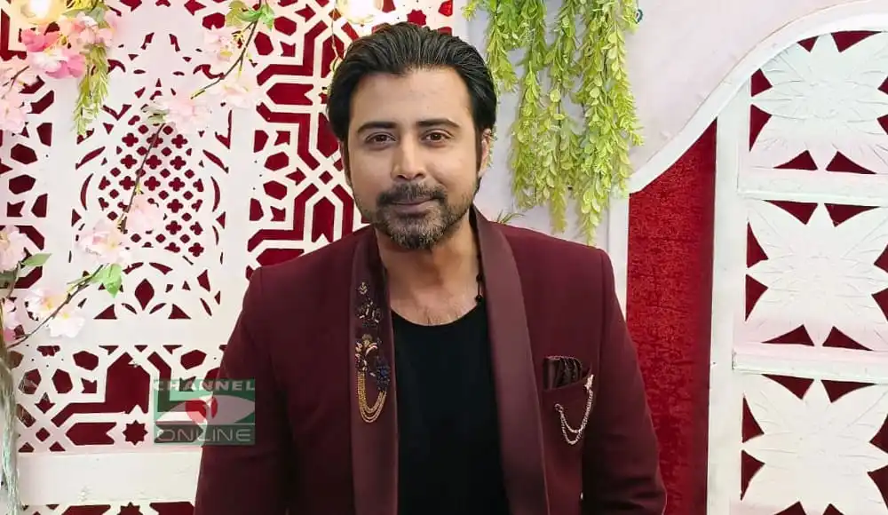 নিশো পাত্রে পরিপাটি পোশাকে হাসিমুখে ছবি. Channel i News - চ্যানেল আই নিউজ