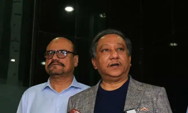 শ্বশুর হারানোর শোক প্রকাশ করছেন নাজমুল হাসান পাপন. Channel i News - চ্যানেল আই নিউজ