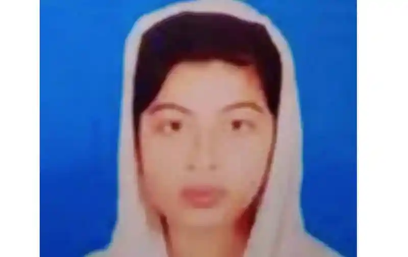 শিশু কিশোরীর মৃতদেহ সিঁড়িতে, পাশে ক্ষতবিক্ষত লাশের ছবি. Channel i News - চ্যানেল আই নিউজ