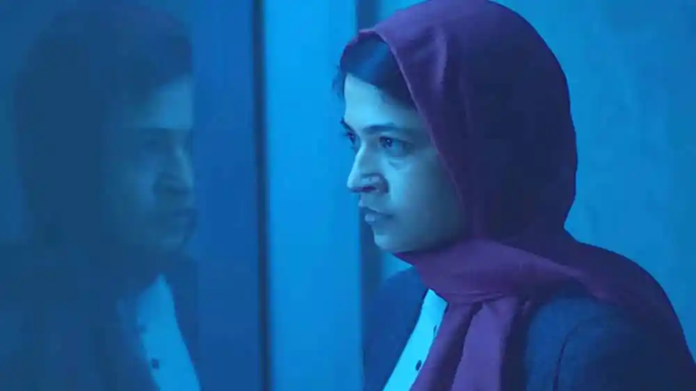 রেহানা সিনেমার চরিত্রের এক নারী মুখের ছবি, গভীর চিন্তাভাবনা প্রকাশ. Channel i News - চ্যানেল আই নিউজ