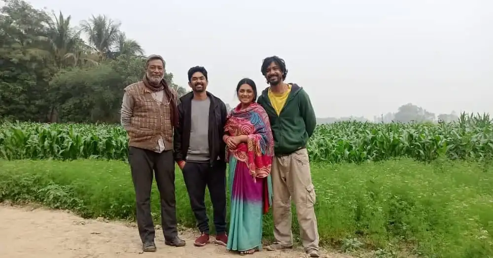 কৃষি মাঠে চারজন মানুষ, প্রকৃতি ও ফসলের পটভূমিতে. Channel i News - চ্যানেল আই নিউজ