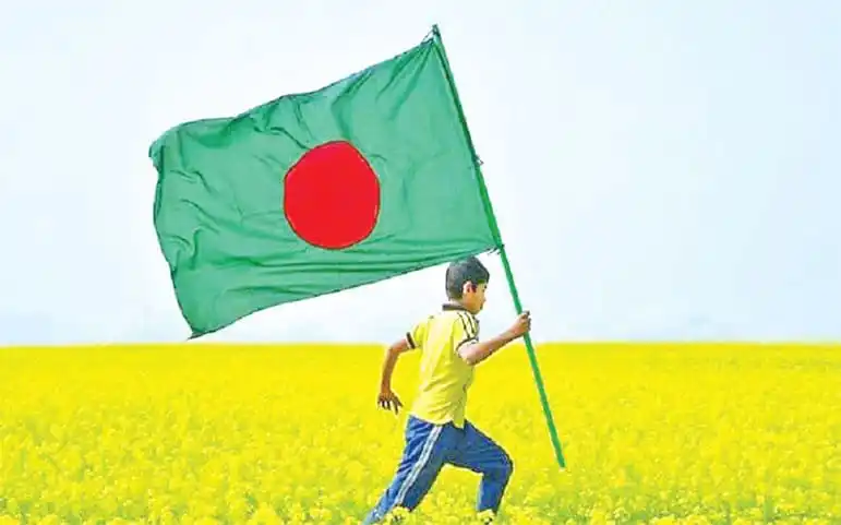 শিশু বাংলাদেশের পতাকা হাতে স্বাধীনতা দিবস উদযাপন করছে. Channel i News - চ্যানেল আই নিউজ