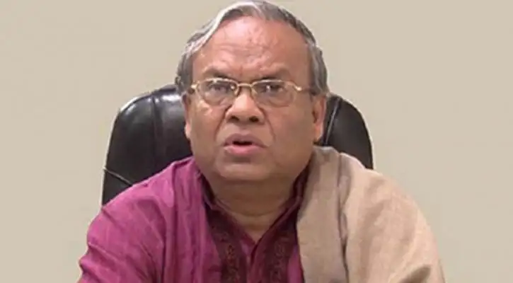 রিজভীর বিরুদ্ধে গ্রেপ্তারি পরোয়ানা নিয়ে আলোচনা করছেন একজন ব্যক্তি. Channel i News - চ্যানেল আই নিউজ