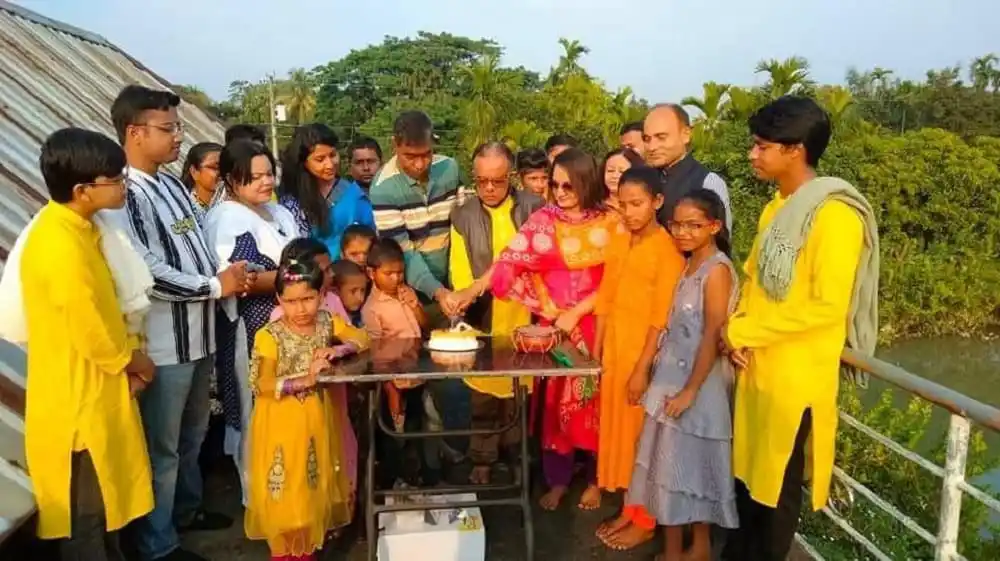 ভক্তরা জন্মদিনে বারী সিদ্দিকীকে স্মরণ করে একত্রিত হয়েছে. Channel i News - চ্যানেল আই নিউজ
