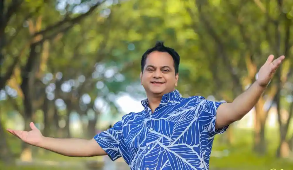 প্রাকৃতিক পরিবেশে হাস্যোজ্জ্বল মীর সাব্বিরের ছবি. Channel i News - চ্যানেল আই নিউজ