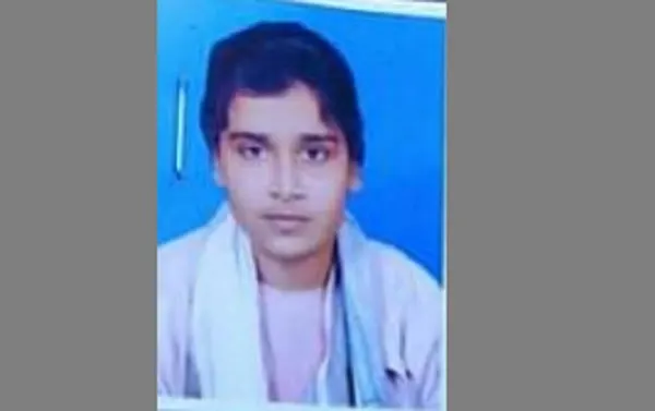 স্কুলছাত্রী এর ছবি, টাঙ্গাইলে ট্রেনে কাটা পড়ে নিহতের ঘটনা সম্পর্কিত. Channel i News - চ্যানেল আই নিউজ