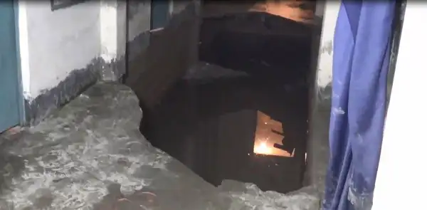 ছাত্রাবাসের বারান্দার মেঝে ধসে বিরাট গর্ত, আহত ১৫ শিক্ষার্থী. Channel i News - চ্যানেল আই নিউজ