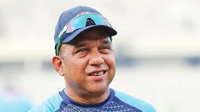 বাংলাদেশ ক্রিকেটার মুশফিকুর রহিম হাসছেন, ক্যাপ ও Sunglasses পরা. Channel i News - চ্যানেল আই নিউজ