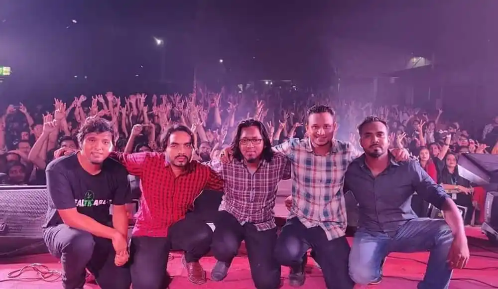 অ্যাশেজ ক্রিকেট দলের সদস্যরা কনসার্টে পারফর্ম করছে. Channel i News - চ্যানেল আই নিউজ