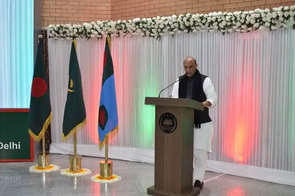 ভারতীয় প্রতিমন্ত্রী রাজনাথ সিং বাংলাদেশের সঙ্গে সম্পর্কের গুরুত্ব আলোচনা করছেন. Channel i News - চ্যানেল আই নিউজ