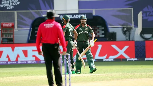বাংলাদেশ ক্রিকেট দলের ব্যাটসম্যানরা মাঠে ব্যাটিং করছে. Channel i News - চ্যানেল আই নিউজ