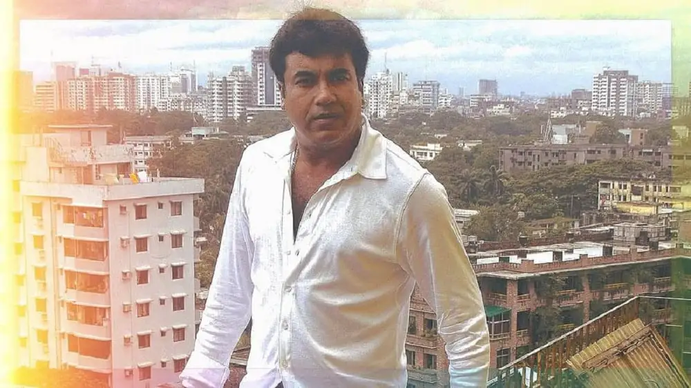 মান্নার ছবি, তিনি একটি শহুরে পটভূমিতে দাঁড়িয়ে আছেন. Channel i News - চ্যানেল আই নিউজ